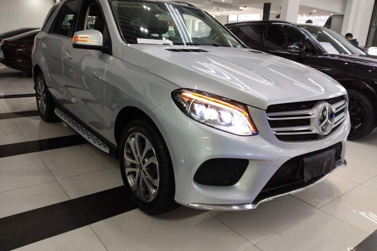 Used Mercedes-Benz GLE 2017 GLE 320 4MATIC Dynamic Model Front Right 45 Deg