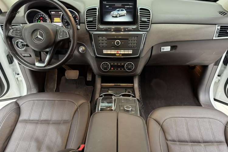 Used Mercedes-Benz GLE 2017 GLE 320 4MATIC Luxury Model Interior 1