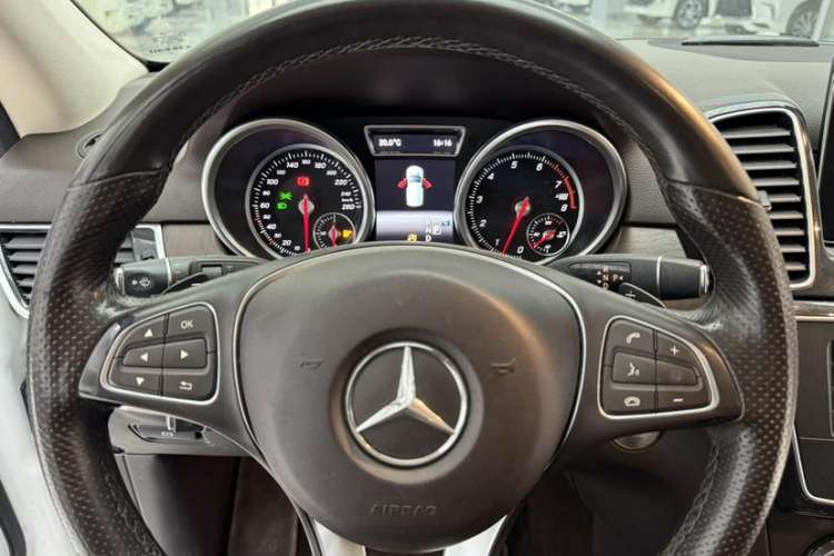 Used Mercedes-Benz GLE 2017 GLE 320 4MATIC Luxury Model Interior 2