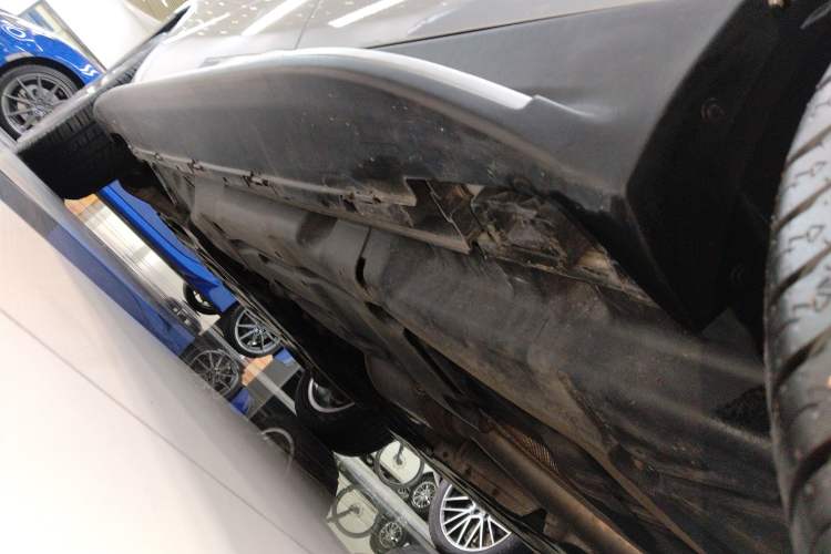 Used Mercedes-Benz GLE 2017 GLE 320 4MATIC Dynamic Model Left Side Sill