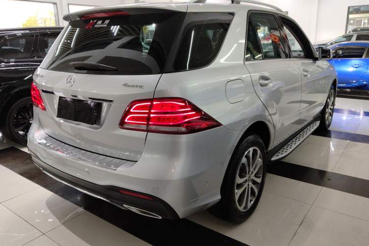 Used Mercedes-Benz GLE 2017 GLE 320 4MATIC Dynamic Model Rear Right 45 Deg