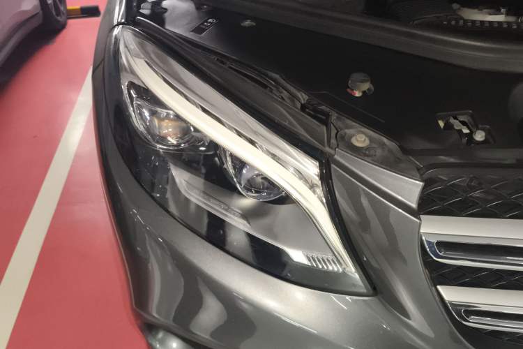 Used Mercedes-Benz GLE 2017 GLE 320 4MATIC Dynamic Model Right Front Headlight