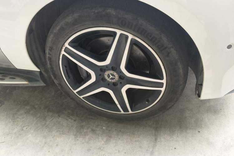 Used Mercedes-Benz GLE 2017 GLE 450 AMG 4MATIC Right Front Wheel Hub