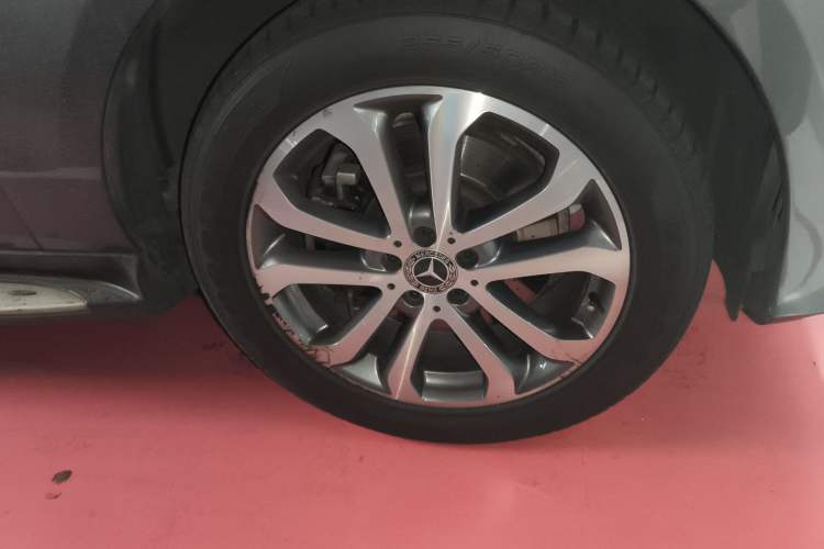 Used Mercedes-Benz GLE 2017 GLE 320 4MATIC Dynamic Model Right Front Wheel Hub