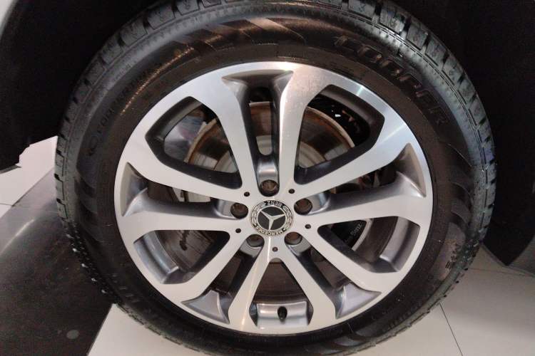 Used Mercedes-Benz GLE 2017 GLE 320 4MATIC Dynamic Model Right Rear Wheel Hub