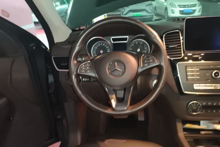 Used Mercedes-Benz GLE 2017 GLE 320 4MATIC Dynamic Model Steering Wheel