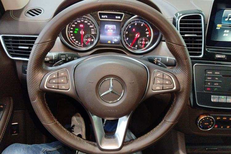 Used Mercedes-Benz GLE 2017 GLE 320 4MATIC Dynamic Model Steering Wheel