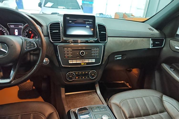 Used Mercedes-Benz GLE 2017 GLE 400 4MATIC Audio And AC Panel