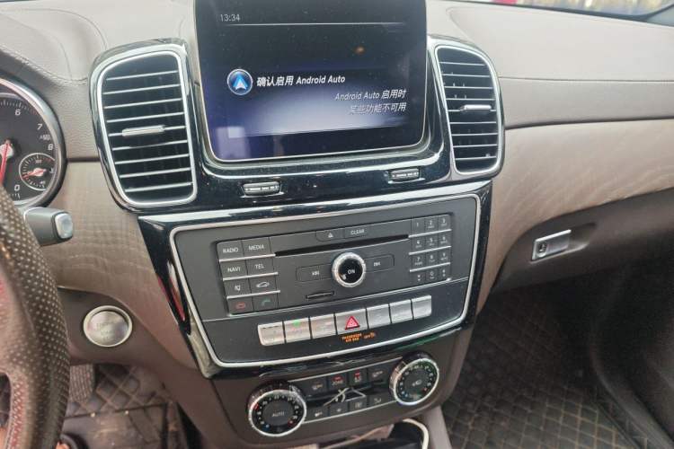 Used Mercedes-Benz GLE 2017 GLE 320 4MATIC Dynamic Model Audio And AC Panel