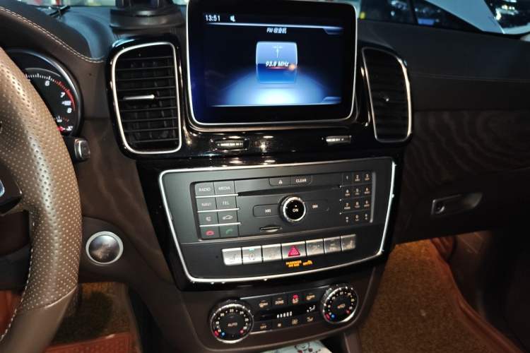 Used Mercedes-Benz GLE 2017 GLE 320 4MATIC Dynamic Model Audio And AC Panel