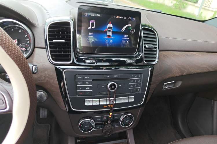 Used Mercedes-Benz GLE 2017 GLE 320 4MATIC Dynamic Model Audio And AC Panel