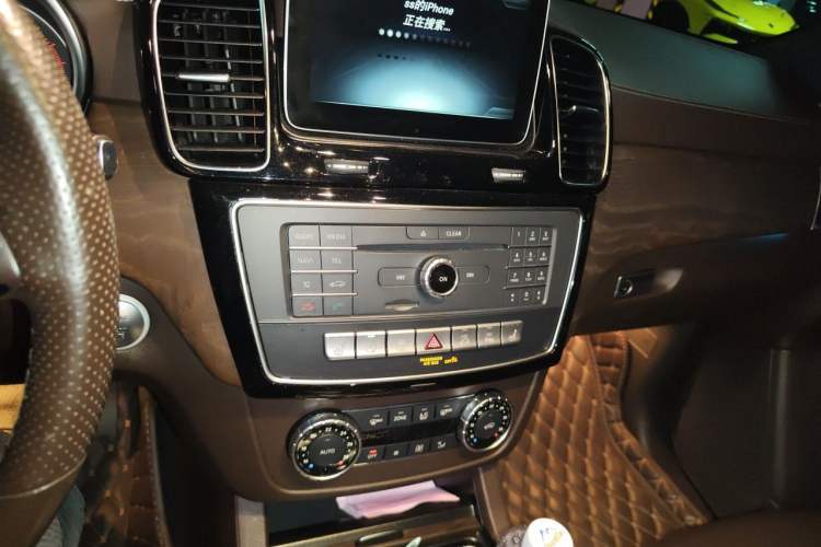 Used Mercedes-Benz GLE 2017 GLE 320 4MATIC Dynamic Model Audio And AC Panel