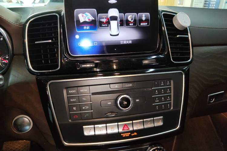 Used Mercedes-Benz GLE 2017 GLE 320 4MATIC Dynamic Model Audio And AC Panel