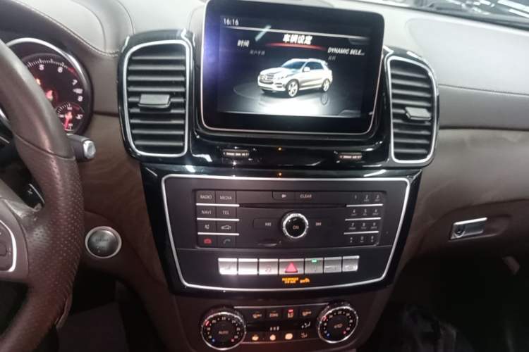 Used Mercedes-Benz GLE 2017 GLE 400 4MATIC Audio And AC Panel