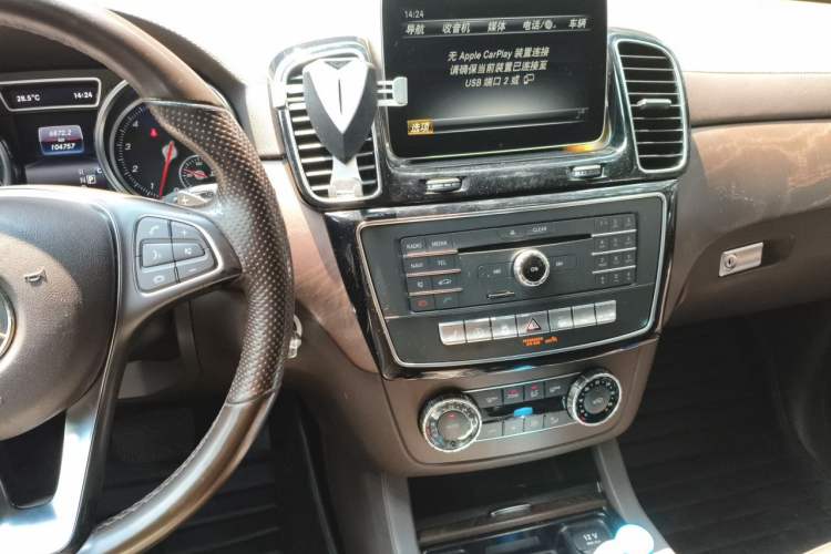 Used Mercedes-Benz GLE 2017 GLE 320 4MATIC Dynamic Model Audio And AC Panel