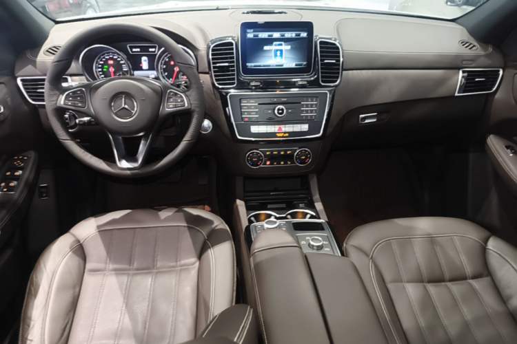 Used Mercedes-Benz GLE 2017 GLE 320 4MATIC Dynamic Model Center Console