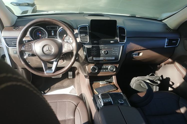 Used Mercedes-Benz GLE 2017 GLE 320 4MATIC Luxury Model Center Console