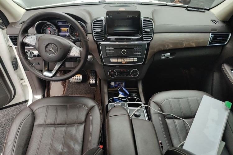 Used Mercedes-Benz GLE 2017 GLE 320 4MATIC Dynamic Model Center Console