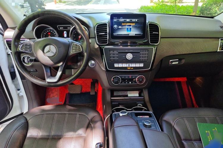 Used Mercedes-Benz GLE 2017 GLE 320 4MATIC Dynamic Model Center Console