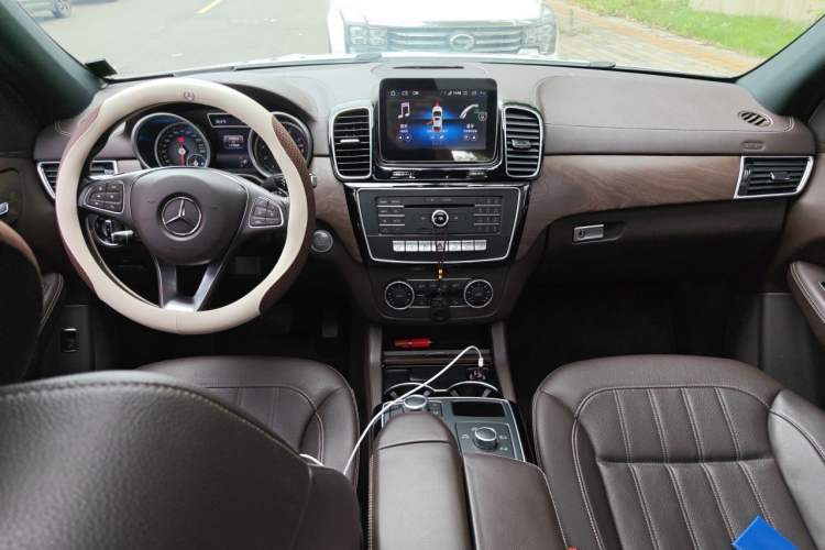 Used Mercedes-Benz GLE 2017 GLE 320 4MATIC Dynamic Model Center Console