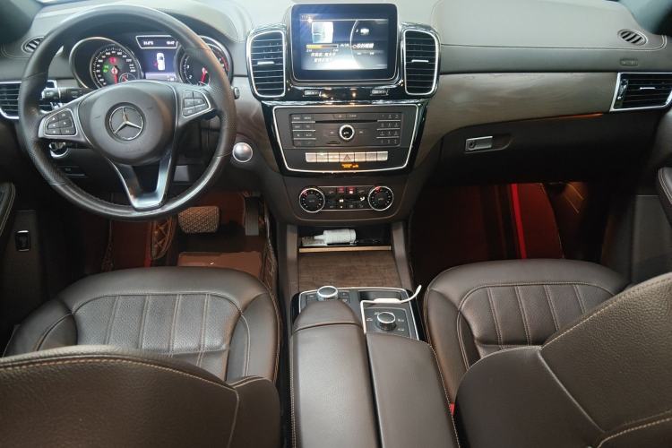 Used Mercedes-Benz GLE 2017 GLE 320 4MATIC Dynamic Model Center Console