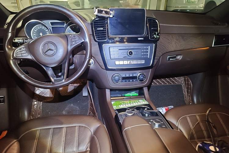 Used Mercedes-Benz GLE 2017 GLE 320 4MATIC Dynamic Model Center Console