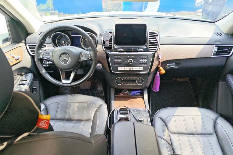 Used Mercedes-Benz GLE 2017 GLE 320 4MATIC Luxury Model Center Console