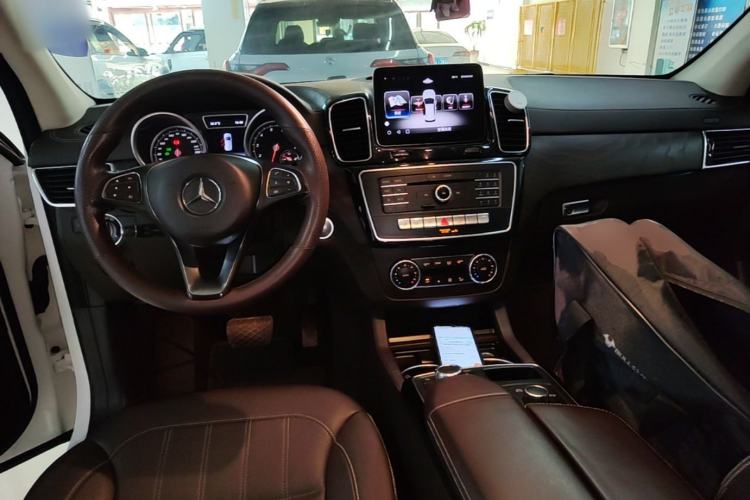 Used Mercedes-Benz GLE 2017 GLE 320 4MATIC Dynamic Model Center Console