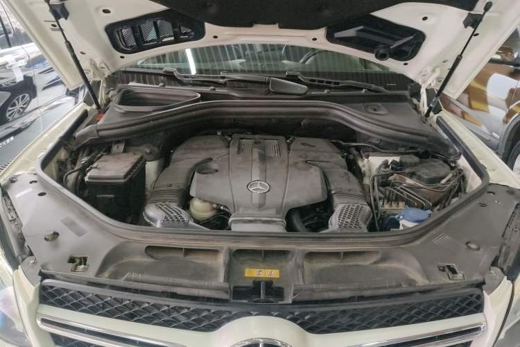 Used Mercedes-Benz GLE 2017 GLE 320 4MATIC Dynamic Model Engine Bay