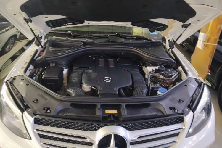 Used Mercedes-Benz GLE 2017 GLE 320 4MATIC Dynamic Model Engine Bay