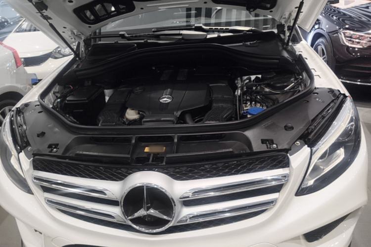 Used Mercedes-Benz GLE 2017 GLE 320 4MATIC Dynamic Model Engine Bay