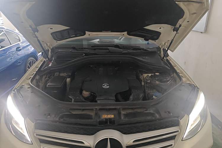 Used Mercedes-Benz GLE 2017 GLE 400 4MATIC Engine Bay