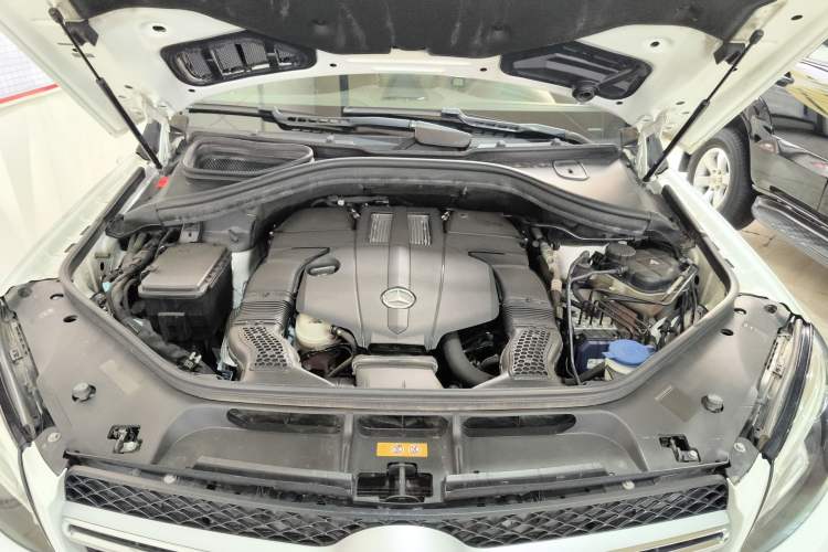 Used Mercedes-Benz GLE 2017 GLE 320 4MATIC Dynamic Model Engine Bay