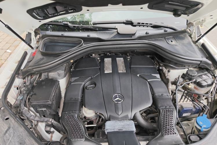 Used Mercedes-Benz GLE 2017 GLE 320 4MATIC Dynamic Model Engine Bay