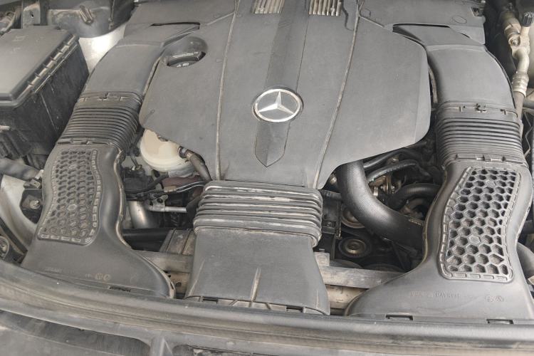 Used Mercedes-Benz GLE 2017 GLE 320 4MATIC Dynamic Model Engine Bay