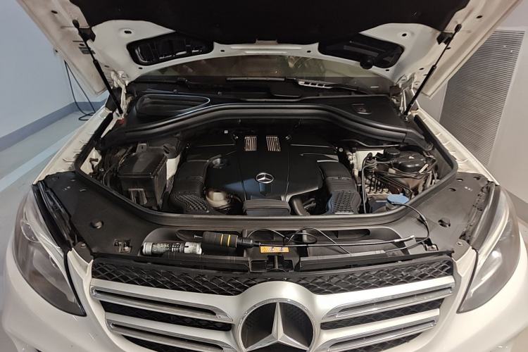 Used Mercedes-Benz GLE 2017 GLE 320 4MATIC Dynamic Model Engine Bay