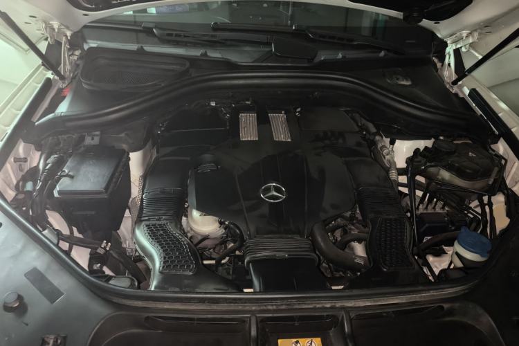Used Mercedes-Benz GLE 2017 GLE 320 4MATIC Dynamic Model Engine Bay