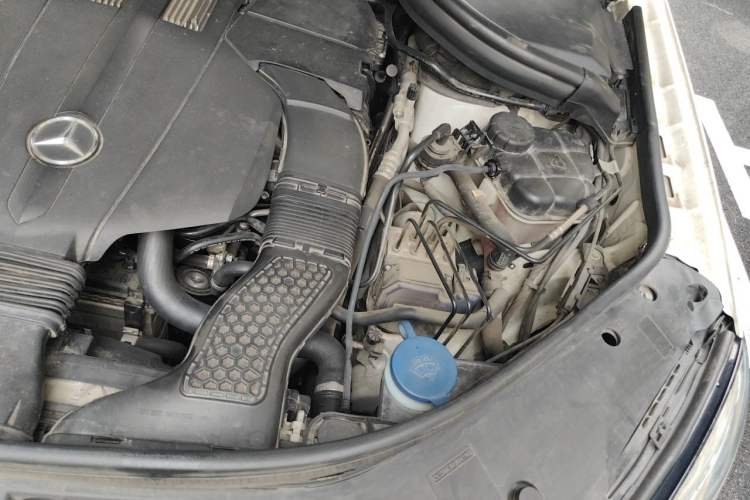 Used Mercedes-Benz GLE 2017 GLE 320 4MATIC Dynamic Model Engine Bay Left