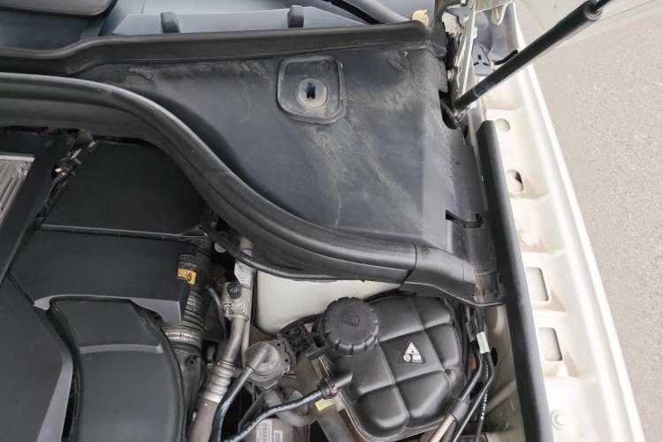 Used Mercedes-Benz GLE 2017 GLE 320 4MATIC Dynamic Model Engine Bay Left