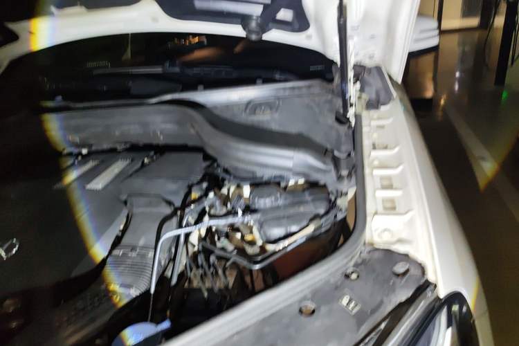 Used Mercedes-Benz GLE 2017 GLE 320 4MATIC Dynamic Model Engine Bay Left