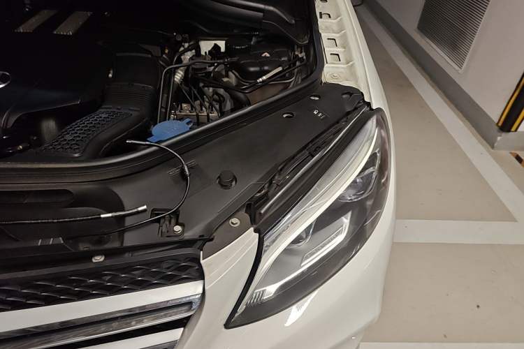 Used Mercedes-Benz GLE 2017 GLE 320 4MATIC Dynamic Model Engine Bay Left