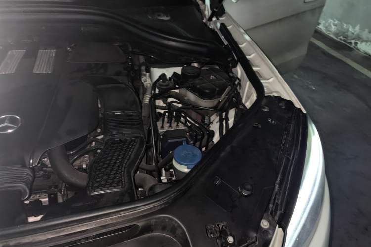 Used Mercedes-Benz GLE 2017 GLE 320 4MATIC Dynamic Model Engine Bay Left