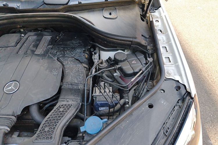 Used Mercedes-Benz GLE 2017 GLE 320 4MATIC Dynamic Model Engine Bay Left