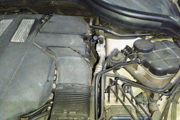 Used Mercedes-Benz GLE 2017 GLE 320 4MATIC Luxury Model Engine Bay Left