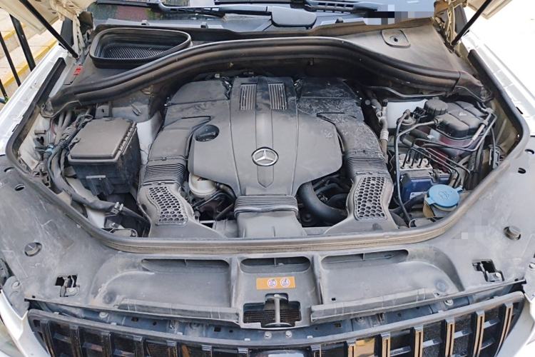 Used Mercedes-Benz GLE 2017 GLE 320 4MATIC Dynamic Model Engine Bay