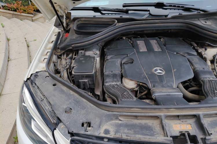 Used Mercedes-Benz GLE 2017 GLE 320 4MATIC Luxury Model Engine Bay Right