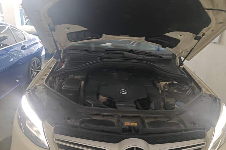 Used Mercedes-Benz GLE 2017 GLE 400 4MATIC Engine Bay Right