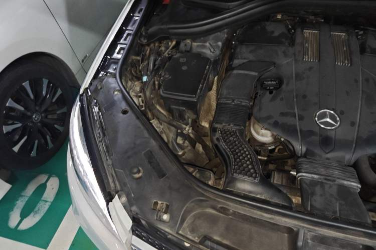 Used Mercedes-Benz GLE 2017 GLE 320 4MATIC Dynamic Model Engine Bay Right