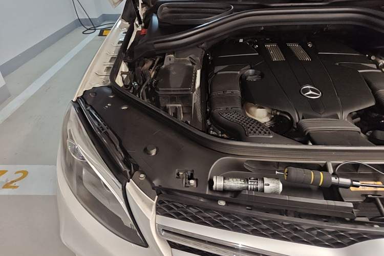 Used Mercedes-Benz GLE 2017 GLE 320 4MATIC Dynamic Model Engine Bay Right