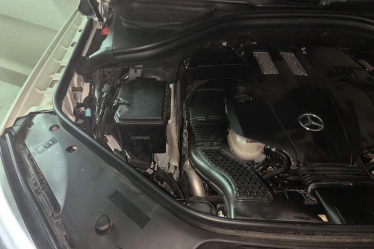 Used Mercedes-Benz GLE 2017 GLE 320 4MATIC Dynamic Model Engine Bay Right
